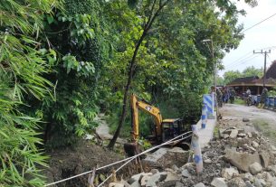 Pengerukan Sungai Ngrancang Terus Dilakukan Satuan Tugas TMMD Bojonegoro