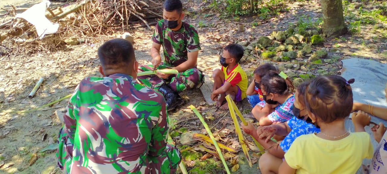 Alihkan Perhatian Dari Gadget, Ini Yang Dilakukan Satgas TMMD Bojonegoro Pada Anak Ngrancang