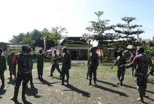 Satuan Tugas TMMD Kodim Bojonegoro Latih Baris Berbaris Linmas Ngrancang