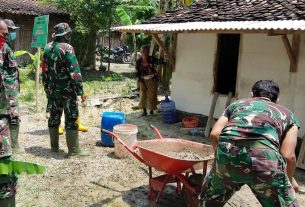 Satgas TMMD Bojonegoro, Kerjakan Rehab Rumah Sasaran Aladin Dengan Teliti