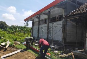 TMMD Bojonegoro, Satgas Pasang Resplank Gedung SDN Ngrancang IV