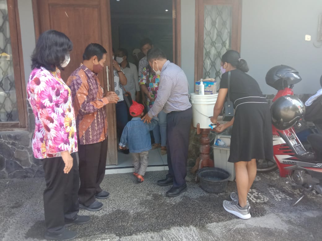 Babinsa Serengan Pemantauan PPKM Mikro di Gereja GKKI Serengan