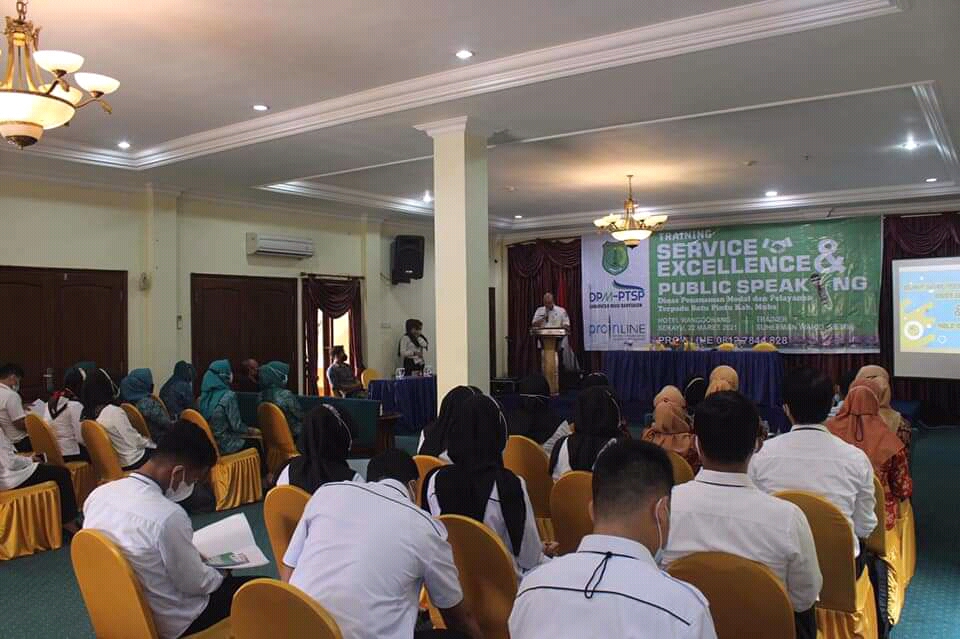 Gelar Training Service dan Public Speaking, Upaya DPMPTSP Tingkatkan Pelayanan