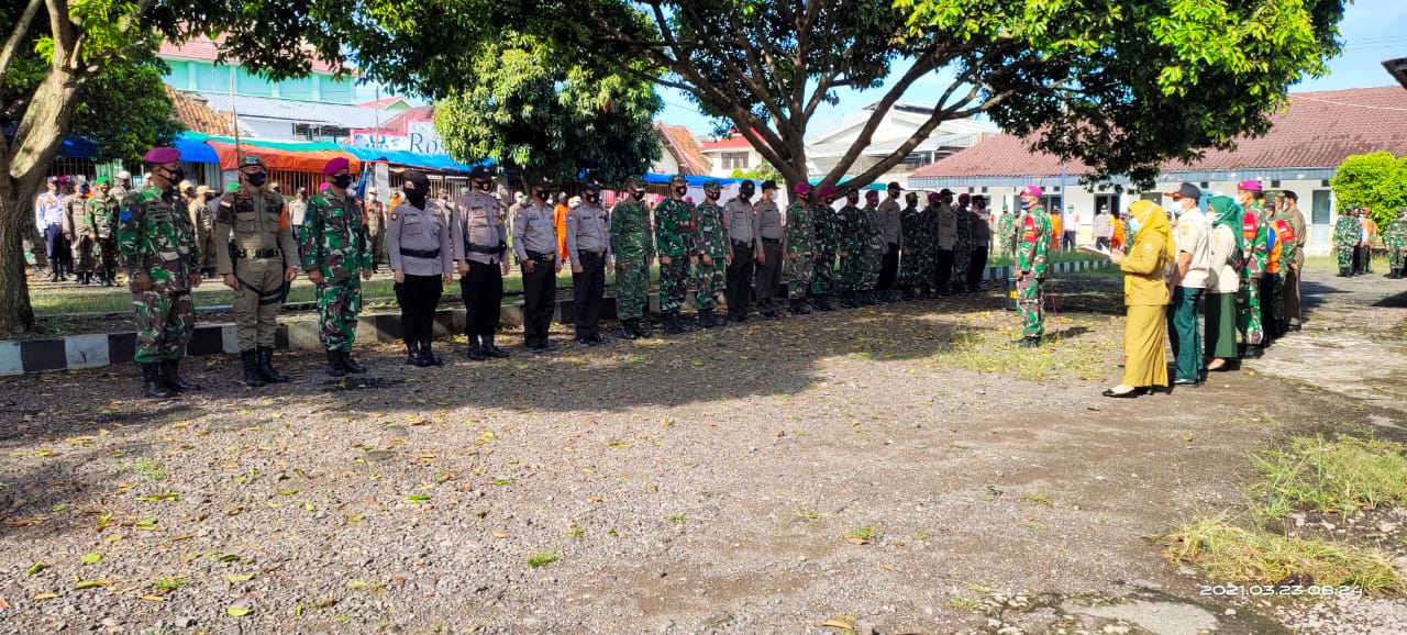 Kapten Inf Dja’far, memimpin pelaksanaan apel pengecekan Satuan Tugas