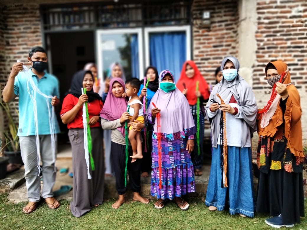 Pengabdian Masyarakat, Dosen Kampus Terbaik di Lampung Berikan Pelatihan Ibu Rumah Tangga di Desa Karanganyar