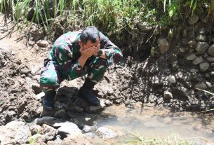 Danrem 074/Warastratama Turun Ke Kali, Rasakan Sensasi Air Mata Pegunungan Brenggolo