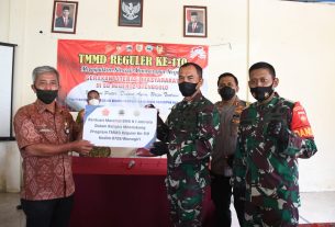 Danrem 074/Warastratama Secara Simbolis Terima Bantuan Berupa Semen Dari SMK N 1 Jatiroto Dalam Program TMMD Reguler Ke-110 Kodim Wonogiri