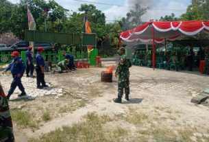 Satgas TMMD, Bersama Damkar Bojonegoro Simulasi Pemadaman Api