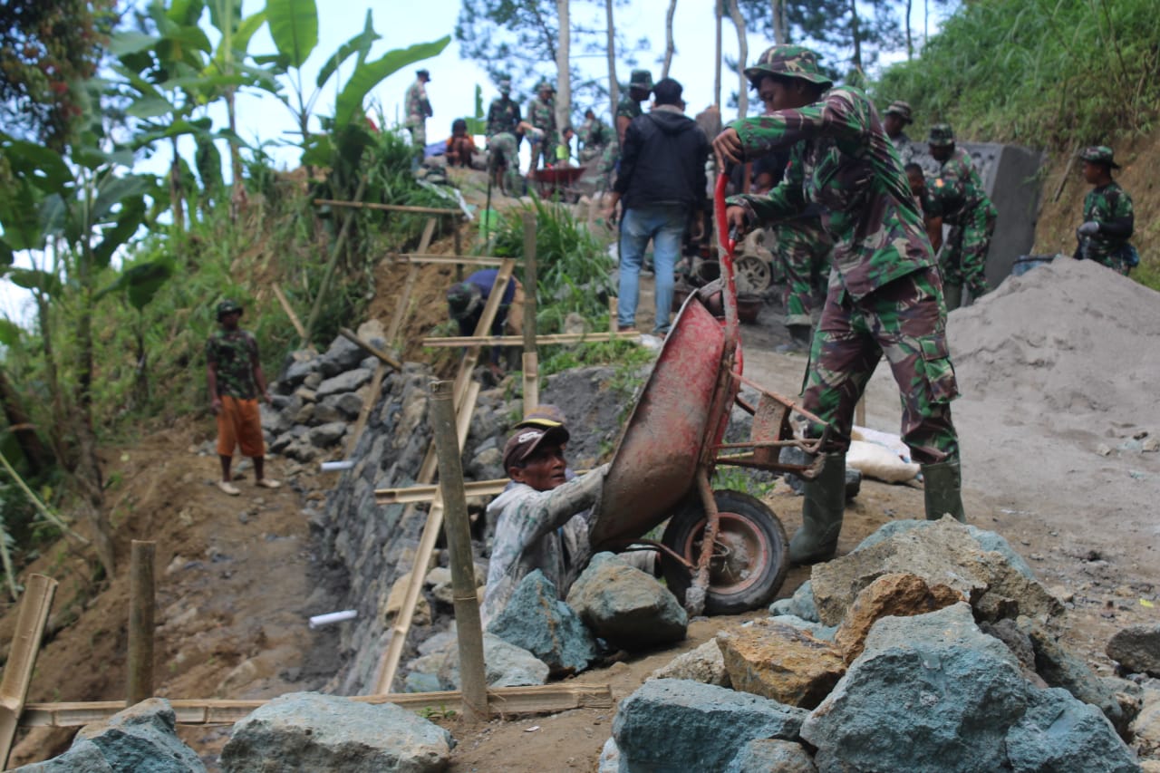 Hari Ke-14, Pengerjaan Sisa Talud Terus Dikebut