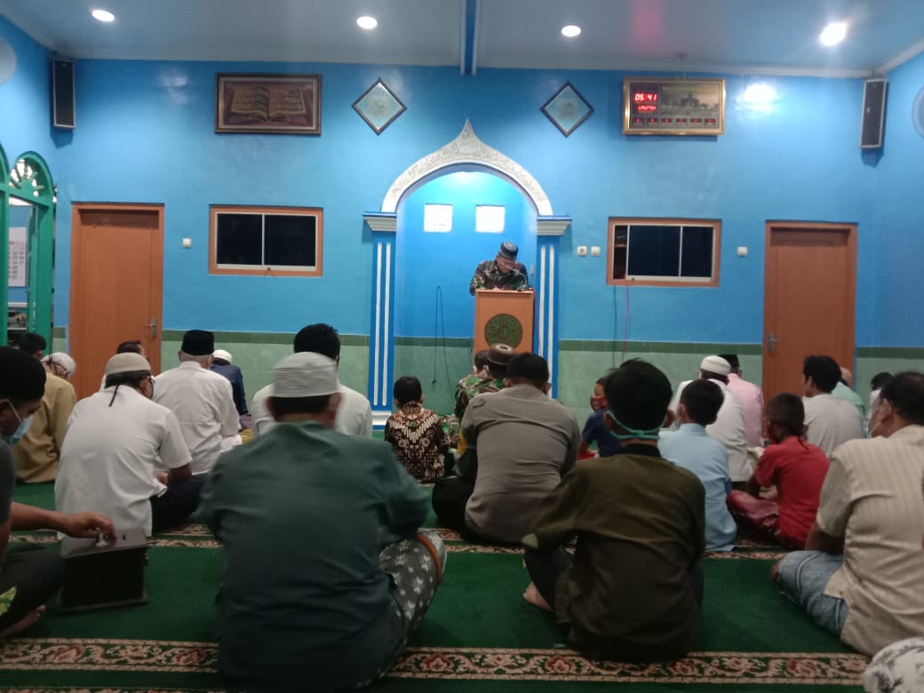 Danramil 03 Serengan dan Muspika Sholat Jum'at Bersama Sekaligus Cek PPKM di Masjid Lokasi KBD