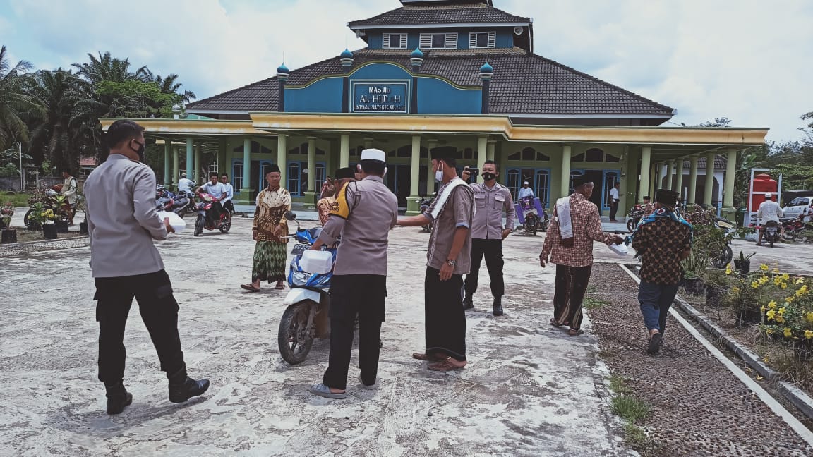 Polsek Keluang Gelar Acara Jumat Barokah