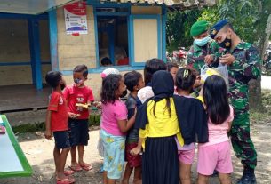 Tingkatkan Minat Baca Satgas TMMD Bojonegoro Buka Perpustakaan Keliling