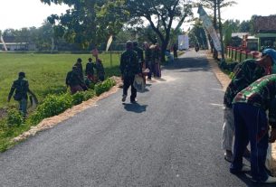 Karya Bakti Pembereman Jalan Aspal TMMD Kodim Bojonegoro Terus Dikebut