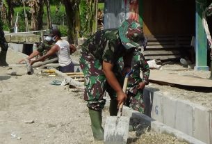 Satgas TMMD Bojonegoro Karya Bakti Bersama Warga Timbun Gorong-Gorong