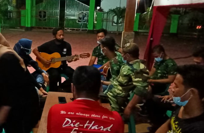 Begini Akrabnya TNI Dengan Pemuda Desa Dilokasi TMMD Bojonegoro