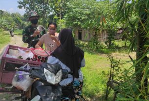 Komsos Dengan Pedagang Sayur, Ini Yang Dilakukan Satgas TMMD Bojonegoro