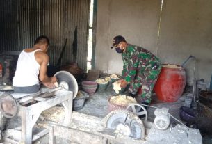 Jalan Makin Mulus Berkat Program TMMD Bojonegoro, Pengusaha Kripik Singkong Optimis