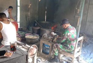 Satgas TMMD 110 Bojonegoro Bantu Warga Olah Keripik Singkong