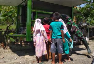 Ada Perpustakaan Keliling, Satgas TMMD Bojonegoro Motivasi Anak Membaca Buku