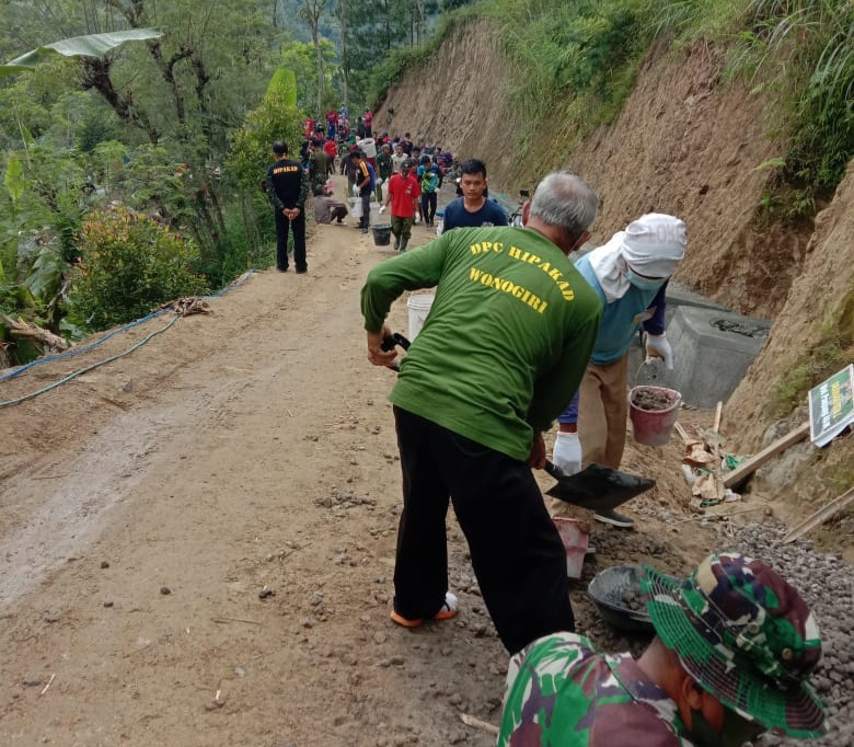 Tak Lelah Apalagi Bosan, Saka Wira Kartika Turut Membangun Negeri Bersama TNI