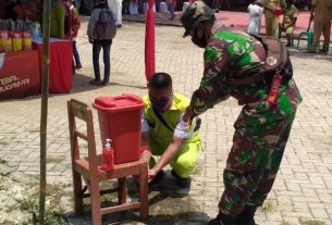 Personel Satgas TMMD Bojonegoro Arahkan Prokes Saat Masuk Balai Desa Jatimulyo