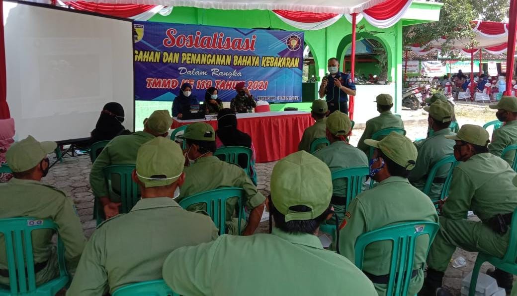 Linmas Jatimulyo Terima Pelatihan Penanggulangan Kebakaran Di TMMD Bojonegoro