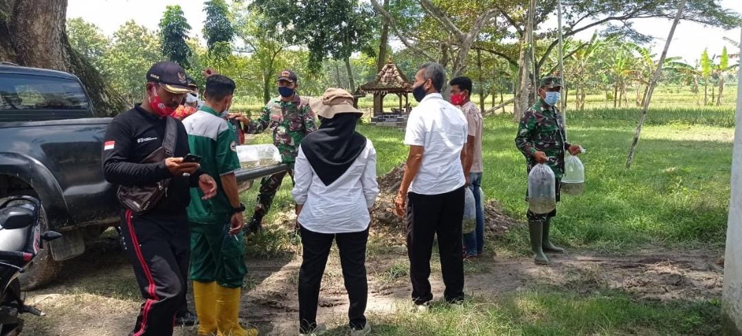 Danton Satgas TMMD Bojonegoro : Penaburan Benih Ikan Berikan Manfaat Positif