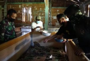 Kunjungi Tempat Budidaya Jangkrik, Ini Tujuan Satgas TMMD Bojonegoro