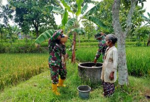 Kata Mbah Warsinem Yang Dibantu Ambil Air Oleh Satgas TMMD Bojonegoro