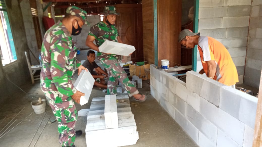 Satgas TMMD Bojonegoro Terus Kebut Pemasangan Batako Dinding Aladin