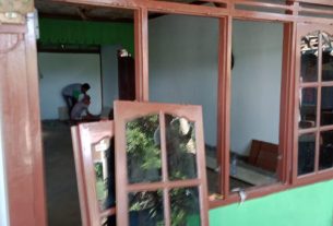 Progress Capai 80 Persen, Satgas TMMD Bojonegoro Pasang Jendela Rumah Aladin