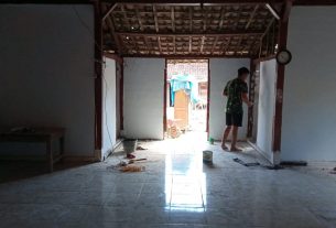 Percepat Progress, Satgas TMMD Bojonegoro Plamir Rumah Tambar