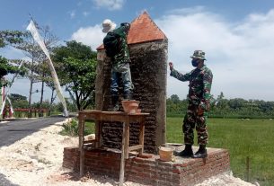 Dirikan Monumen, Satgas TMMD Bojonegoro Kerjakan Tugu Kemanunggalan