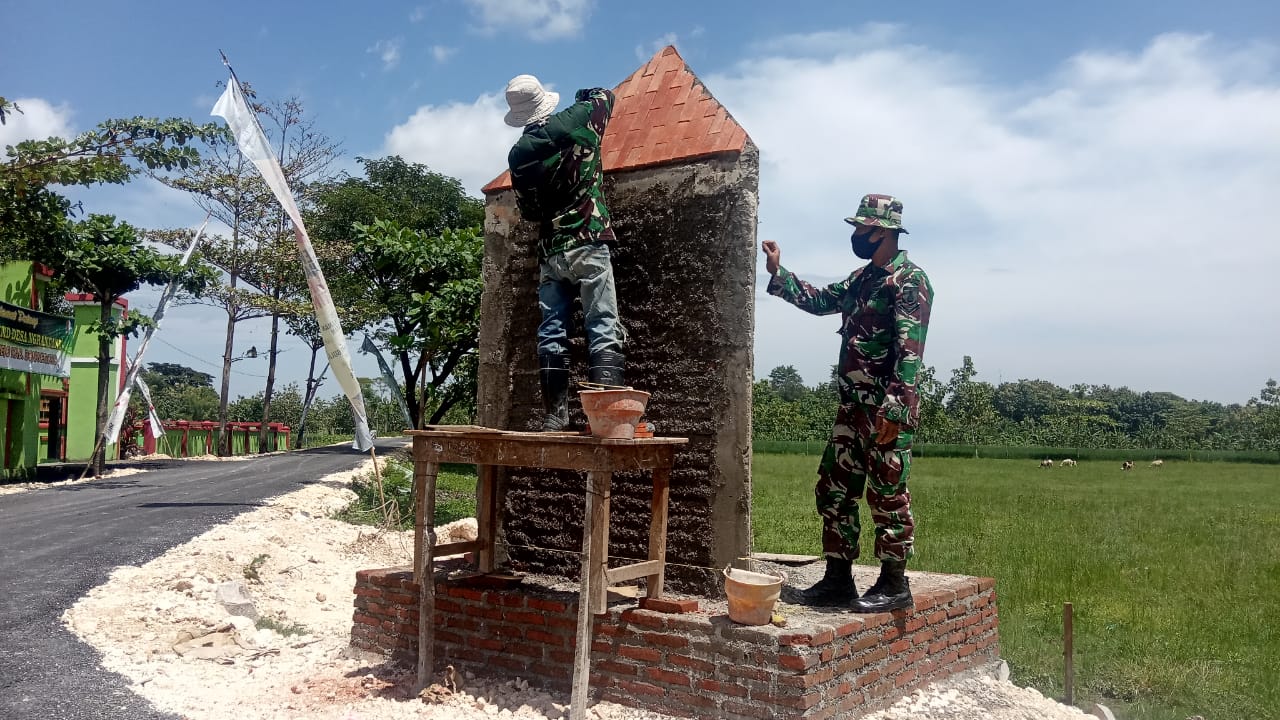 Dirikan Monumen, Satgas TMMD Bojonegoro Kerjakan Tugu Kemanunggalan