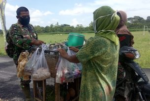 Belanja Mlinjo Keliling, Satgas TMMD Bojonegoro Apresiasi Pemberdayaan Perempuan