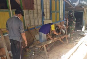 Pelatihan Tukang Kayu, Satgas TMMD Bojonegoro Dorong Kemandirian Warga