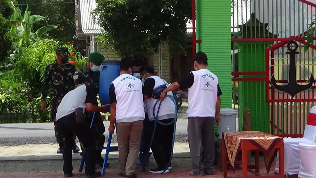 Sempat Tersumbat, Satgas TMMD 110 Bojonegoro Benahi Tempat Cuci Tangan