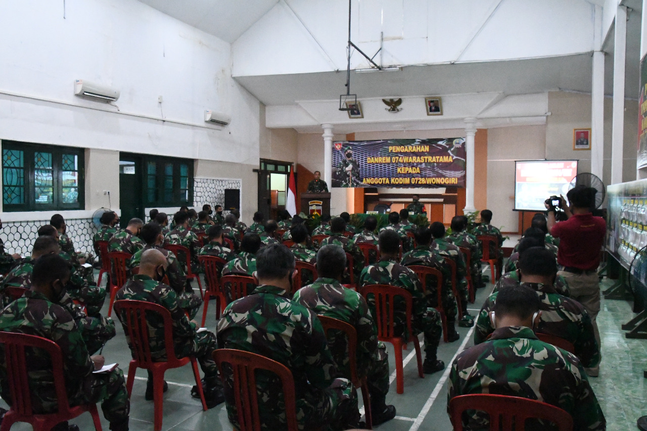 Danrem Berikan Pengarahan Kepada Prajurit Dan PNS Kodim 0728/Wonogiri Tekankan Komunikasi Pimpinan Dengan Anggota