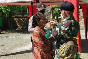 Tegas Dan Peduli, Satgas TMMD Bojonegoro Berikan Masker Warga Saat Posyandu Lansia