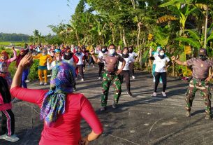 Jaga Kesehatan, Satgas TMMD 110 Bojonegoro Senam Bareng Warga