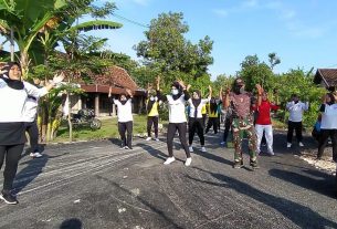 Senam Energik Bareng, Satgas TMMD 110 Bojonegoro Support Kesehatan Warga