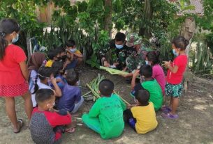 Bermain Bersama Anak Ngrancang, Satgas TMMD Bojonegoro Berikan Wasbang