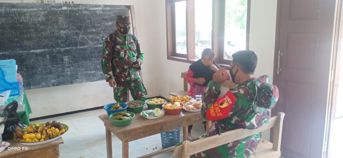 Jeda Pekerjaan, Satgas TMMD Bojonegoro Temui Dewan Guru SD Ngrancang IV
