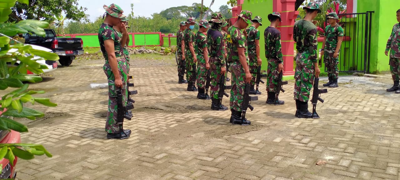 Satgas TMMD 110 Kodim Bojonegoro Berlatih PBB Bersenjata