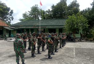 Satgas TMMD Kodim Bojonegoro Berlatih Baris-Berbaris Bersenjata