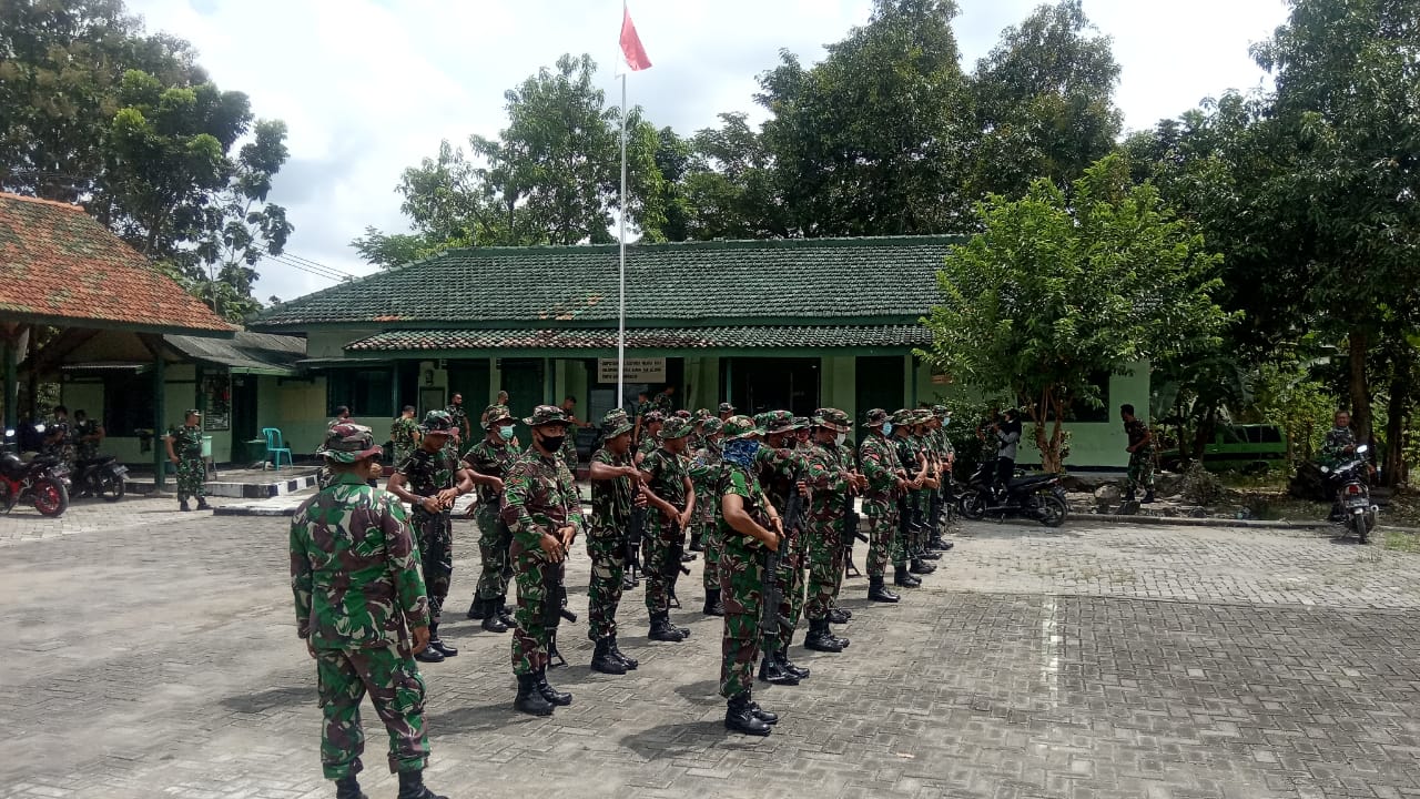 Satgas TMMD Kodim Bojonegoro Berlatih Baris-Berbaris Bersenjata