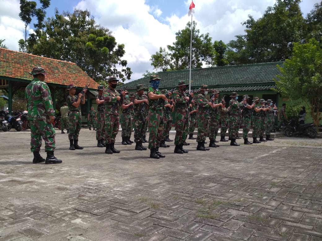 Jelang Penutupan Program TMMD, TNI Bojonegoro Laksanakan Gladi PBB Bersenjata