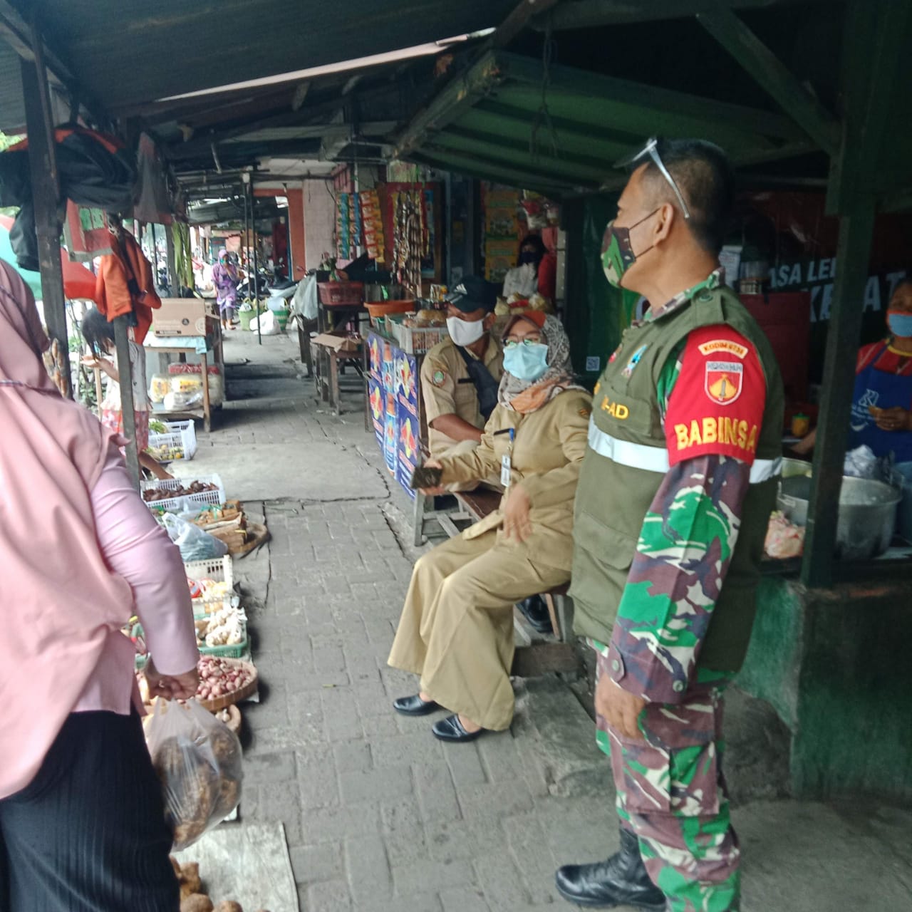 Pasar Tradisional Menjadi Incaran Penerapan PPKM Babinsa Kelurahan Banjarsari