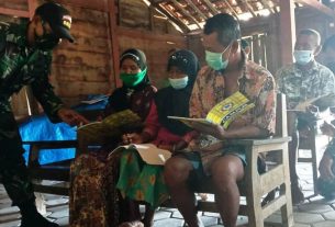 Anggota Satgas TMMD 110 Bojonegoro Ini Jadi Pembimbing Sekolah Lansia