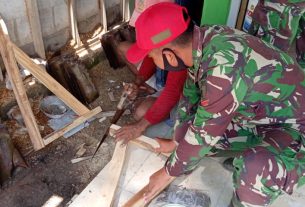 Pasang Talang Air Sasaran Rumah Aladin TMMD 110 Bojonegoro